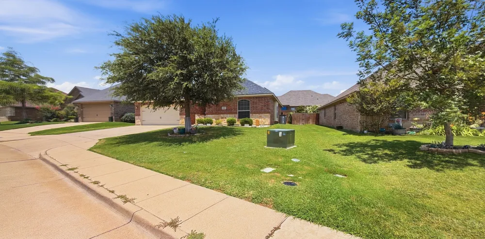 608 Donna Circle Granbury, TX 76049