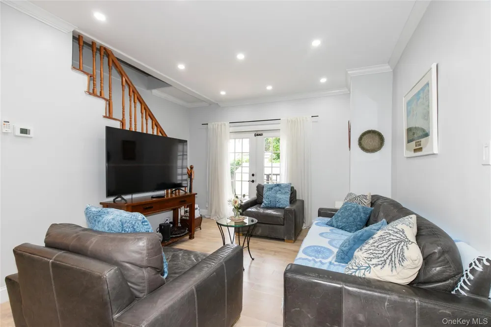 367 Summit Avenue Cedarhurst, NY 11516