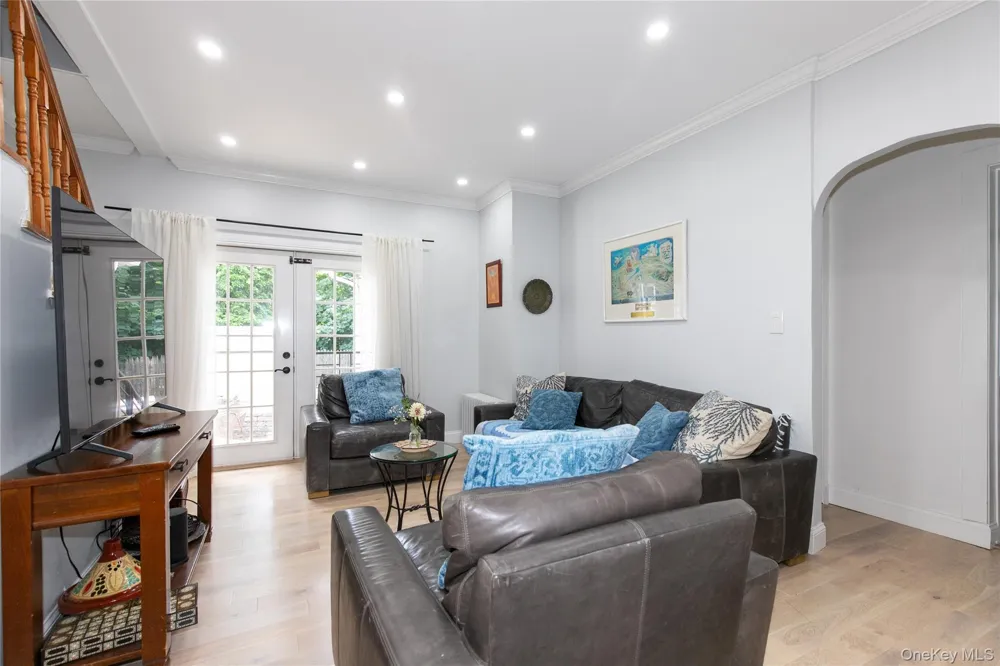 367 Summit Avenue Cedarhurst, NY 11516