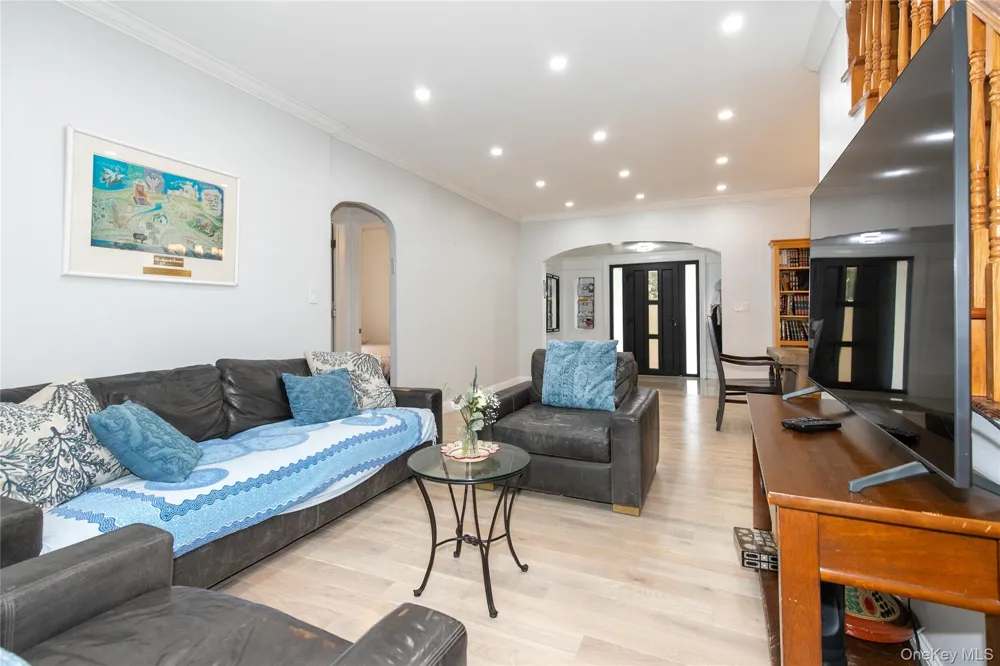 367 Summit Avenue Cedarhurst, NY 11516