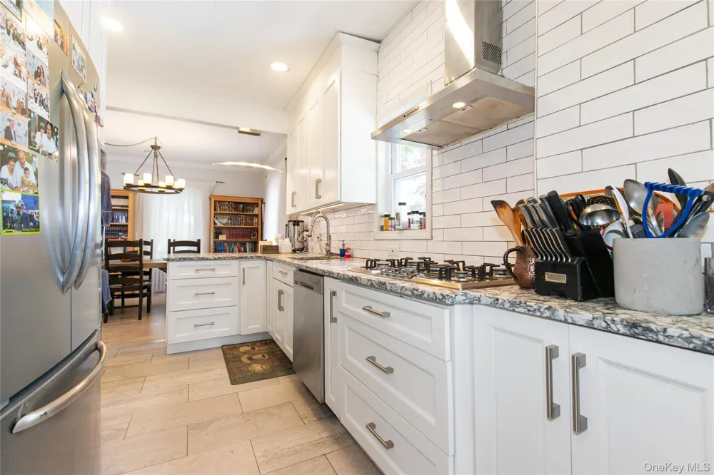 367 Summit Avenue Cedarhurst, NY 11516