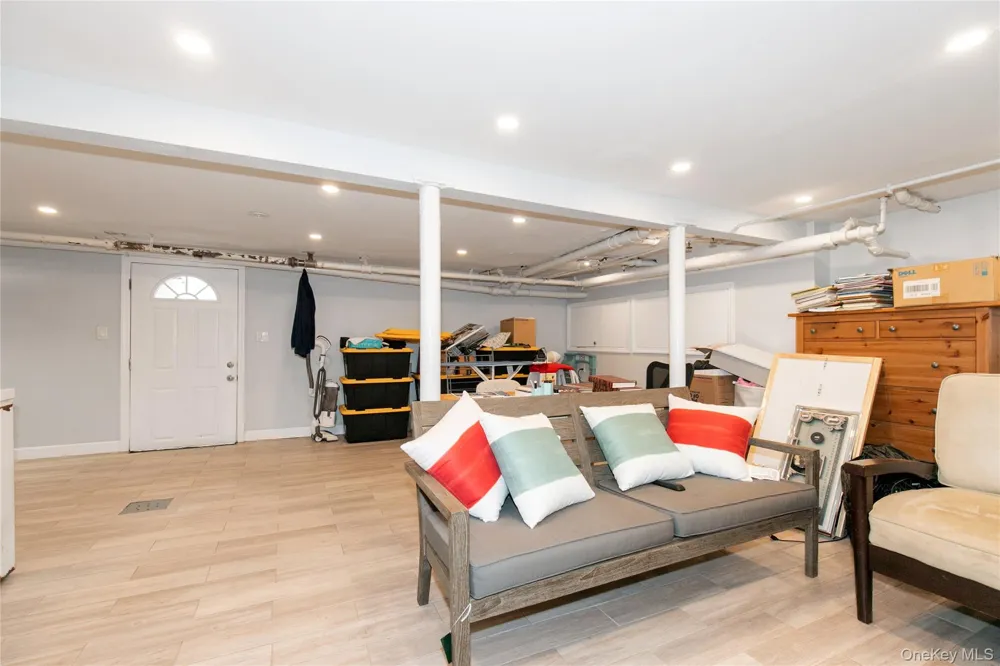 367 Summit Avenue Cedarhurst, NY 11516