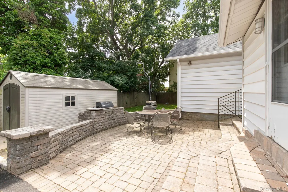 367 Summit Avenue Cedarhurst, NY 11516