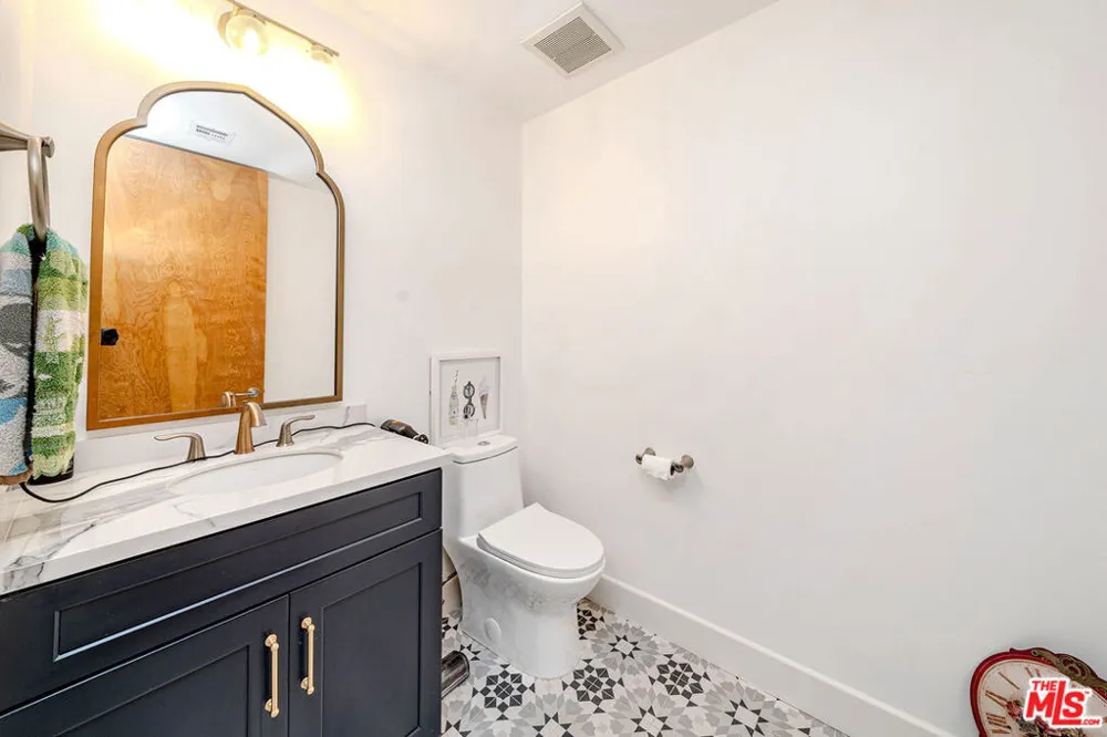 4925 Wilshire Boulevard #302 Los Angeles, CA 90010