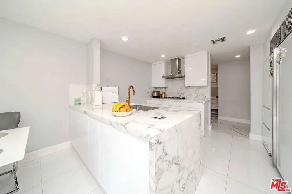 4925 Wilshire Boulevard #302 Los Angeles, CA 90010