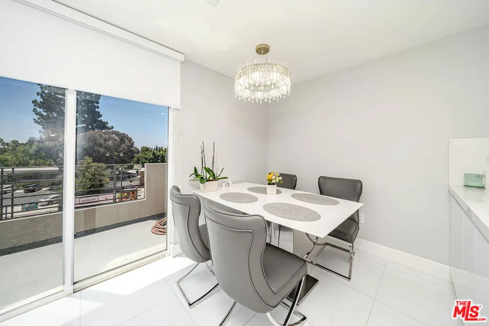 4925 Wilshire Boulevard #302 Los Angeles, CA 90010