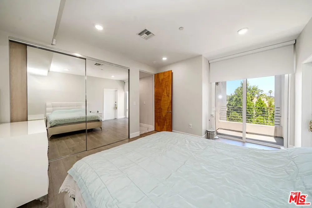 4925 Wilshire Boulevard #302 Los Angeles, CA 90010