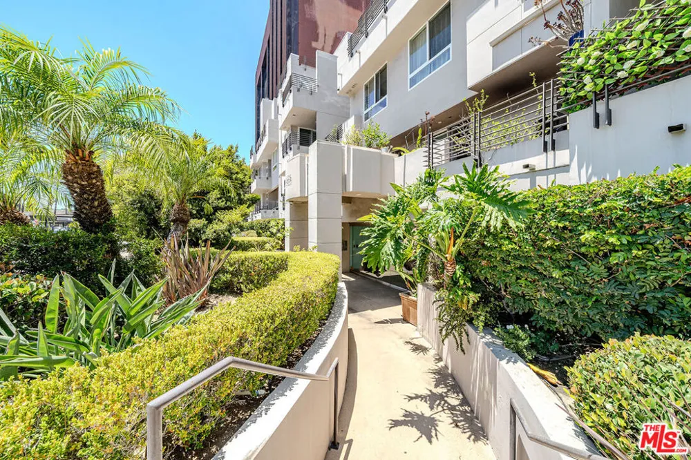4925 Wilshire Boulevard #302 Los Angeles, CA 90010