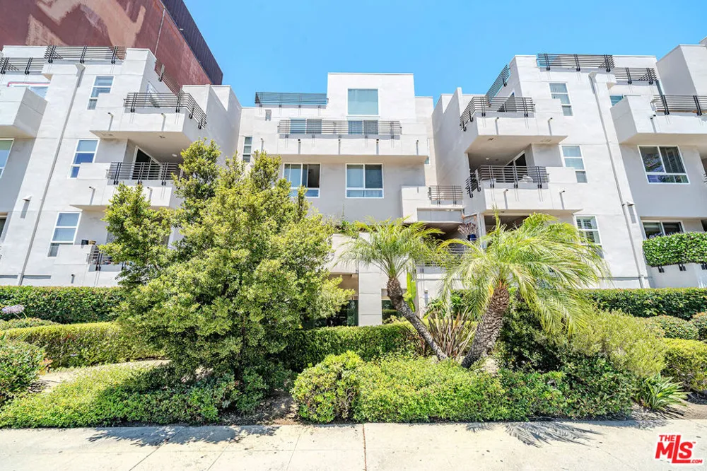 4925 Wilshire Boulevard #302 Los Angeles, CA 90010