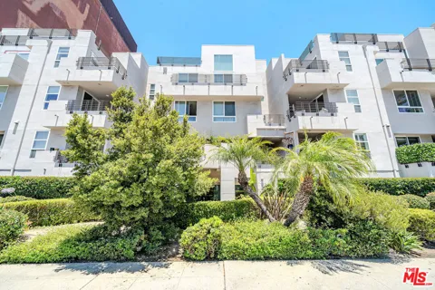4925 Wilshire Boulevard #302