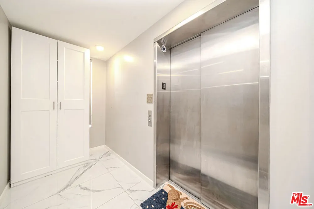 4925 Wilshire Boulevard #302 Los Angeles, CA 90010