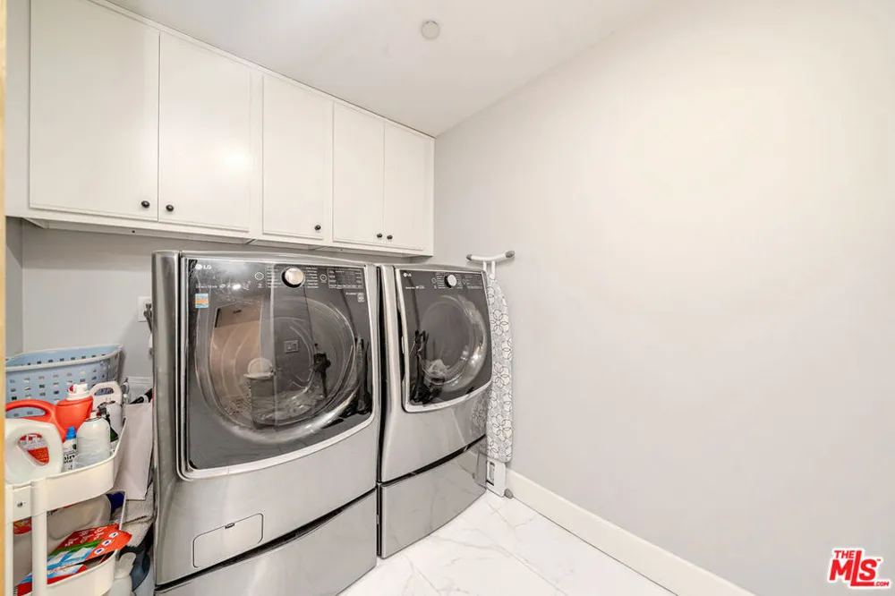 4925 Wilshire Boulevard #302 Los Angeles, CA 90010
