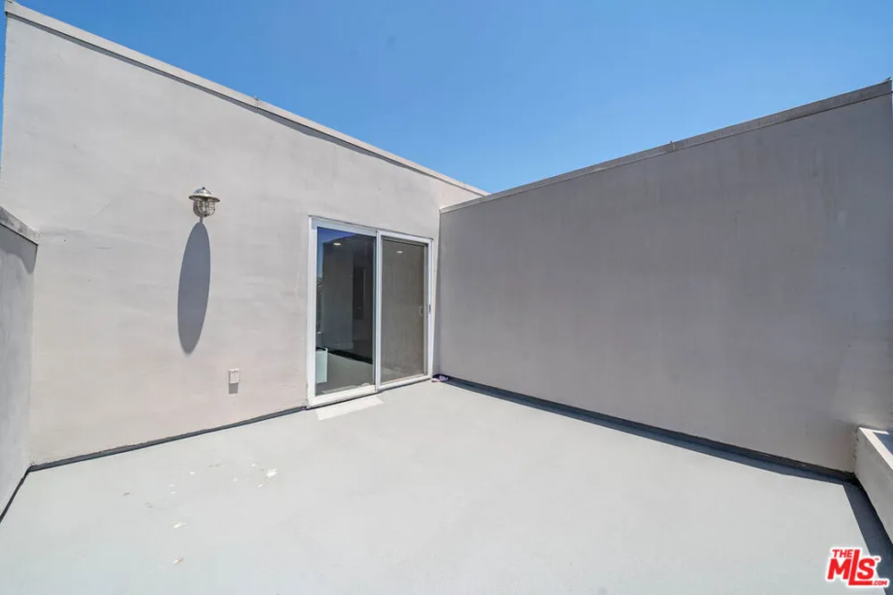 4925 Wilshire Boulevard #302 Los Angeles, CA 90010