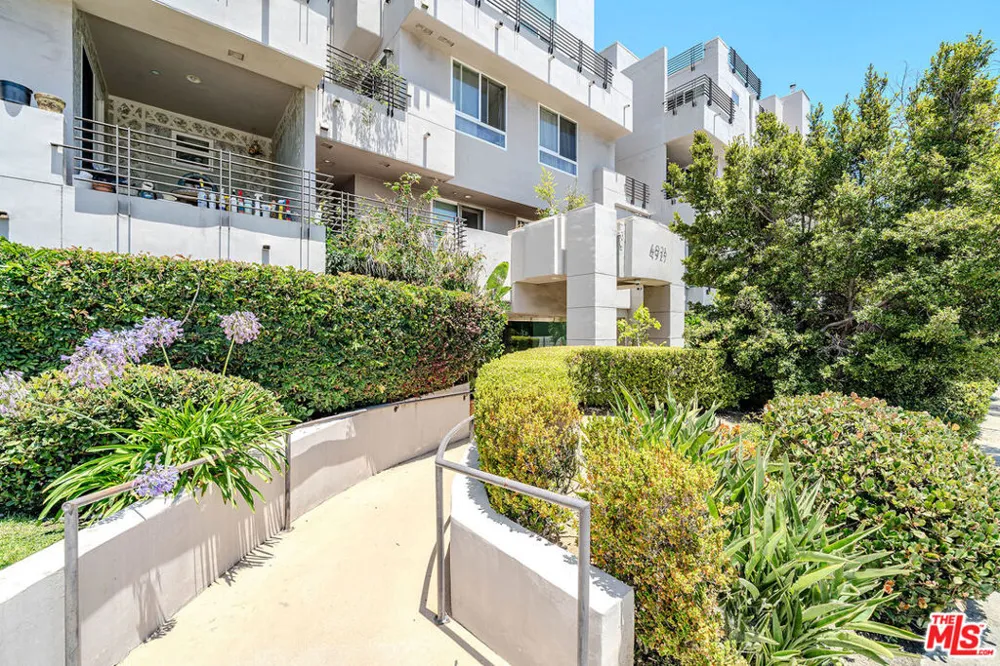 4925 Wilshire Boulevard #302 Los Angeles, CA 90010