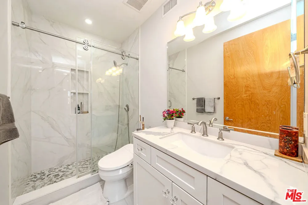 4925 Wilshire Boulevard #302 Los Angeles, CA 90010