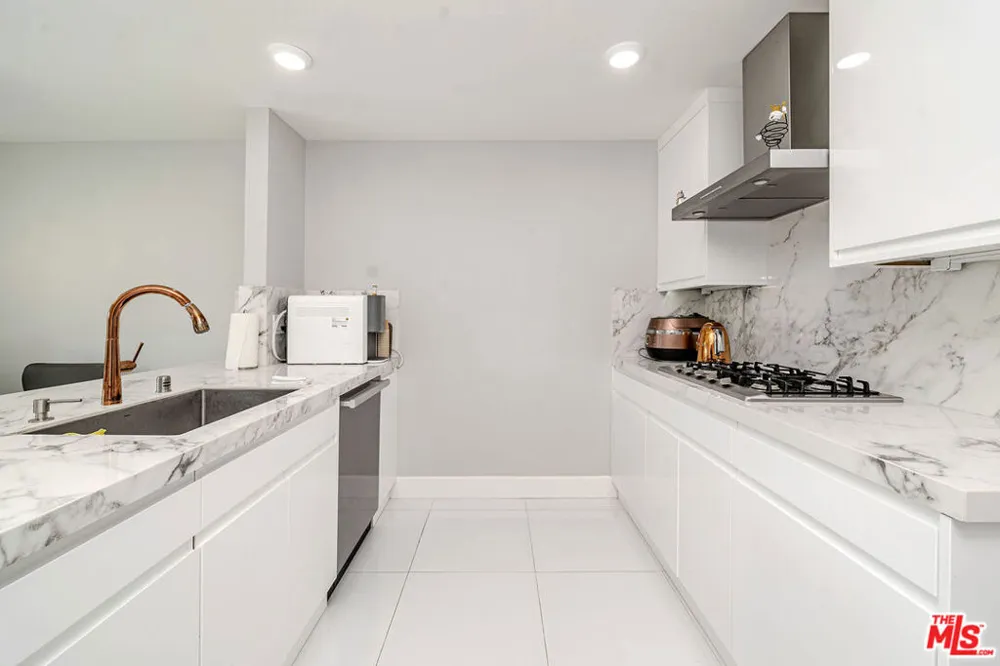 4925 Wilshire Boulevard #302 Los Angeles, CA 90010