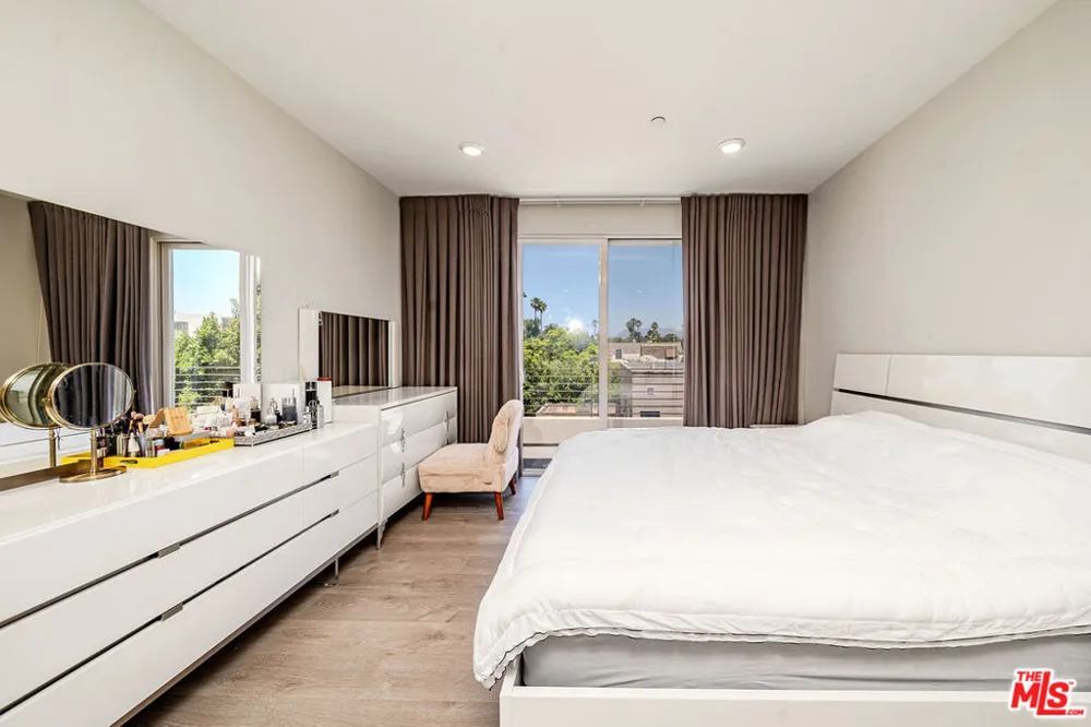 4925 Wilshire Boulevard #302 Los Angeles, CA 90010