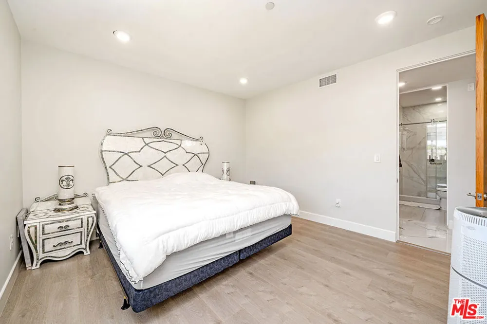 4925 Wilshire Boulevard #302 Los Angeles, CA 90010