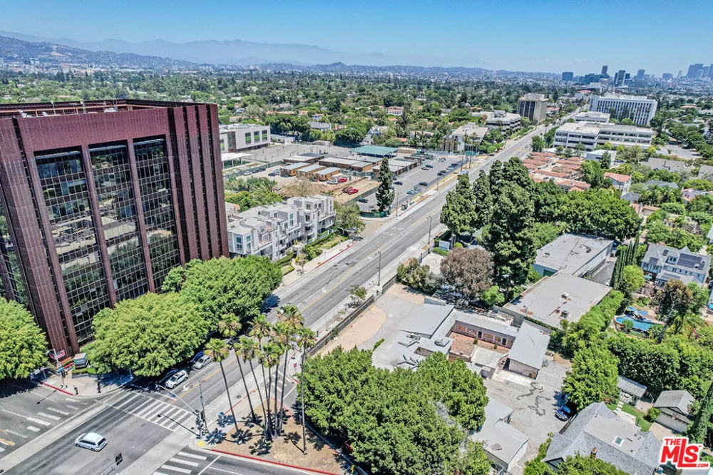 4925 Wilshire Boulevard #302 Los Angeles, CA 90010