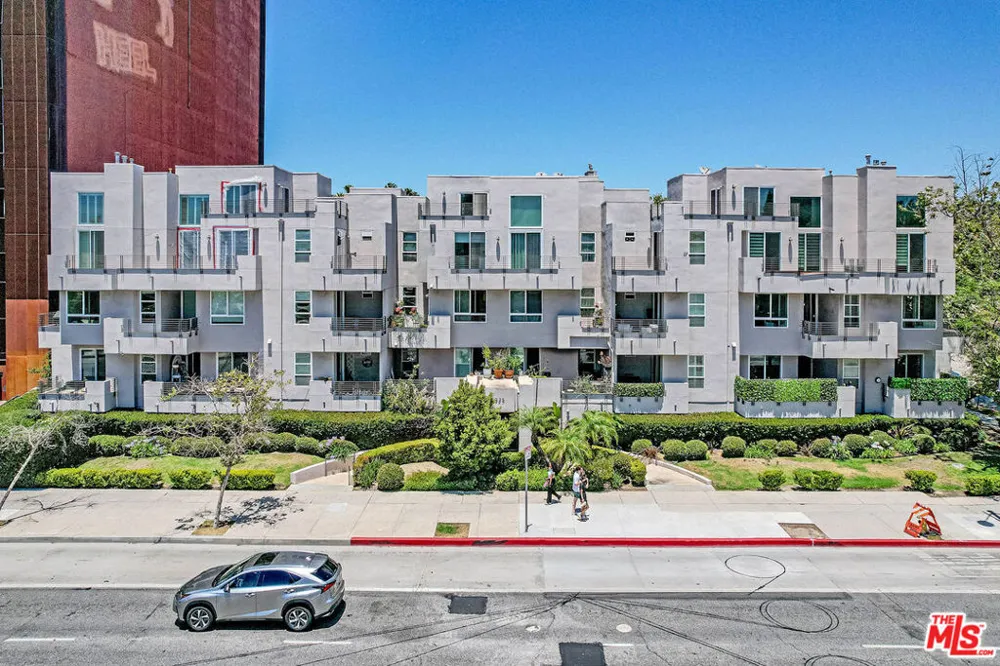 4925 Wilshire Boulevard #302 Los Angeles, CA 90010