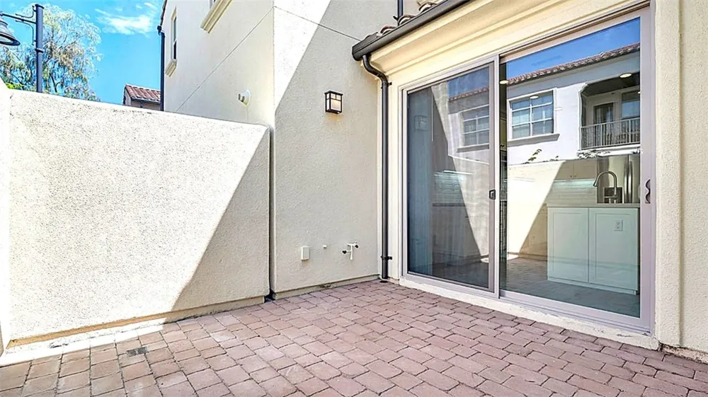 100 DESERT LOTUS Irvine, CA 92618