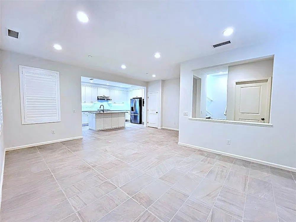 100 DESERT LOTUS Irvine, CA 92618
