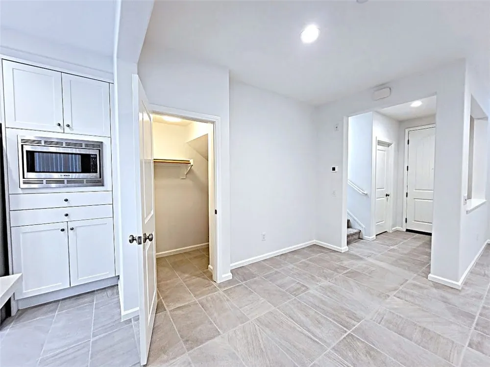100 DESERT LOTUS Irvine, CA 92618