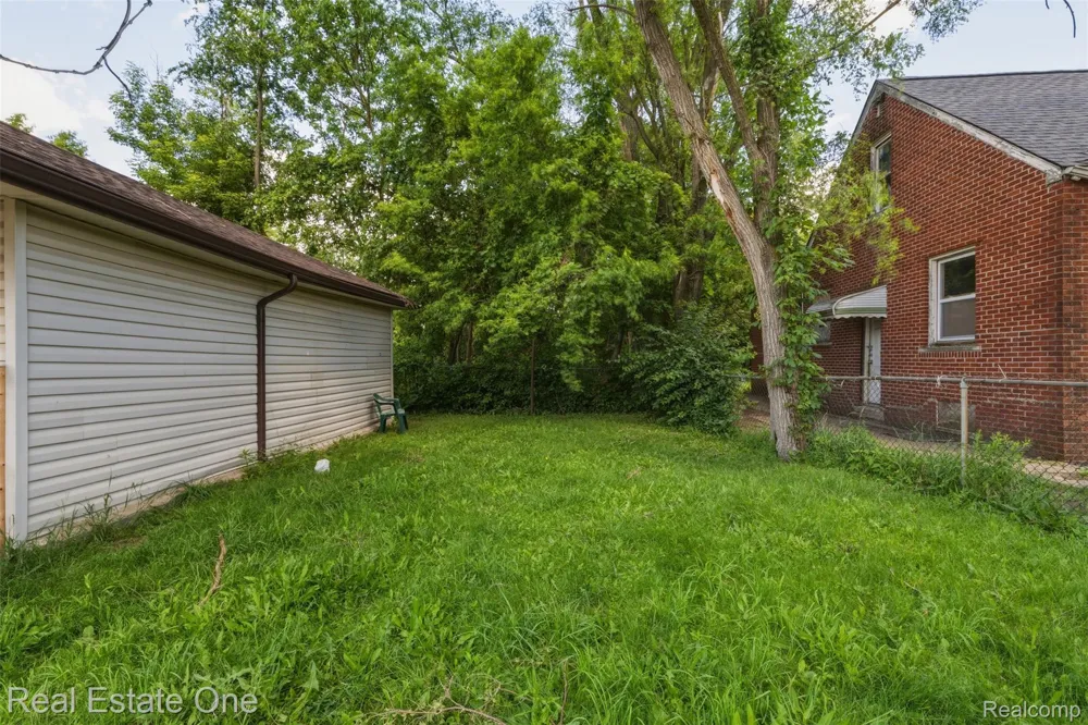 28151 Cherry Street Inkster City, MI 48141
