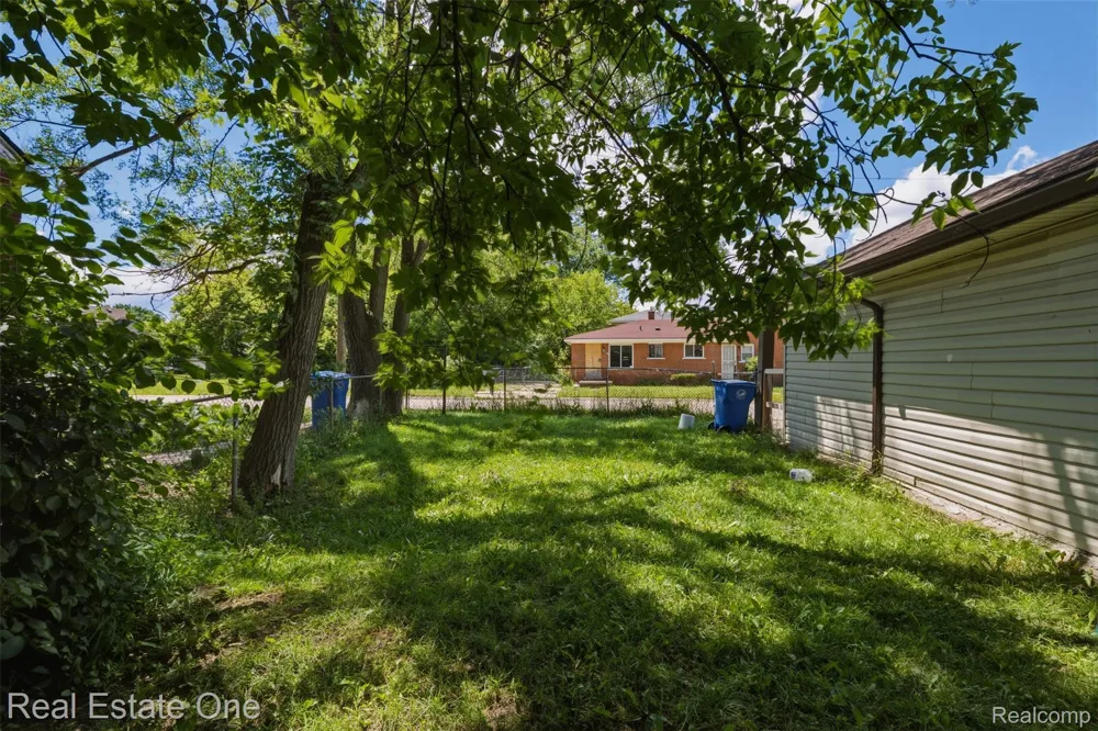 28151 Cherry Street Inkster City, MI 48141