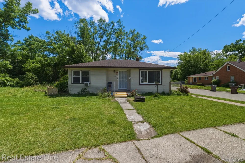 28151 Cherry Street Inkster City, MI 48141