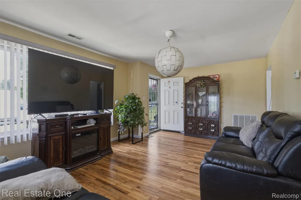 28151 Cherry Street Inkster City, MI 48141