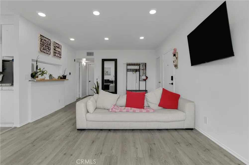 15516 Nordhoff Street #217 North Hills, CA 91343