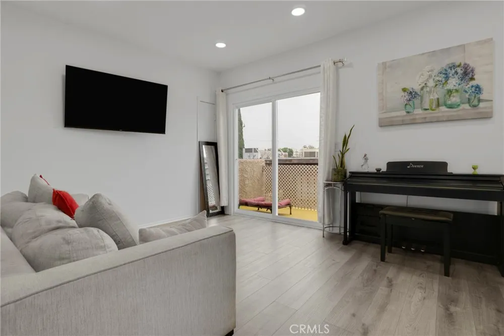 15516 Nordhoff Street #217 North Hills, CA 91343