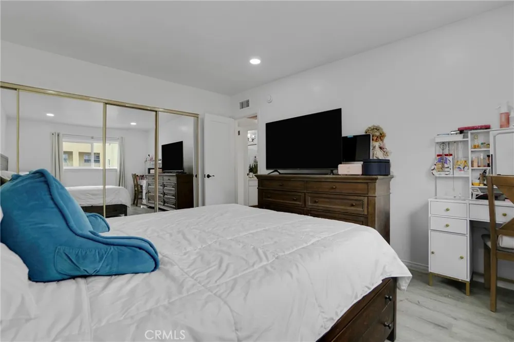 15516 Nordhoff Street #217 North Hills, CA 91343