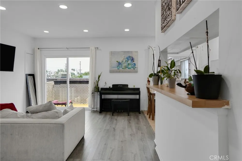 15516 Nordhoff Street #217 North Hills, CA 91343