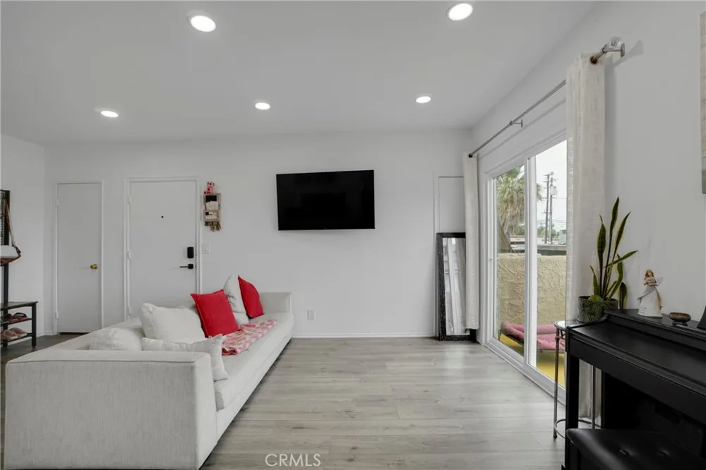 15516 Nordhoff Street #217 North Hills, CA 91343