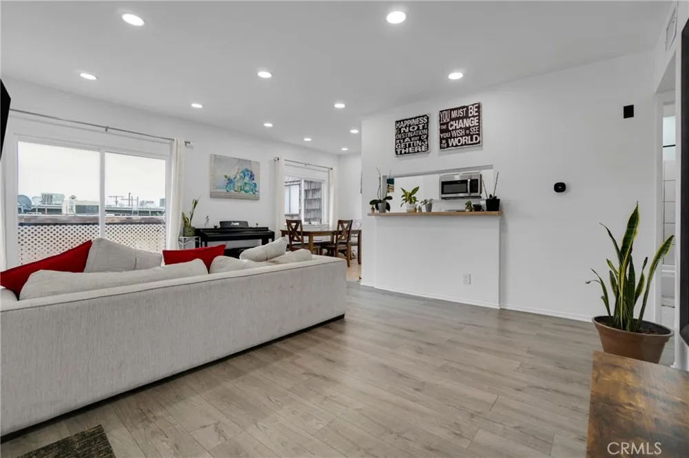 15516 Nordhoff Street #217 North Hills, CA 91343