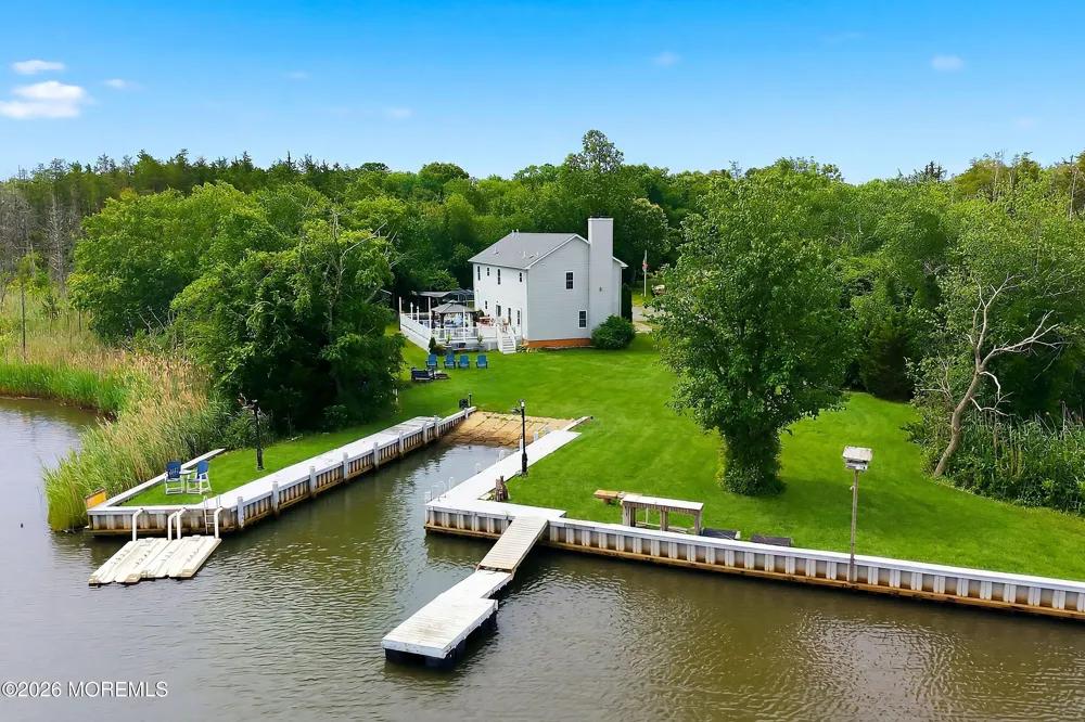 19 Bay Parkway Waretown, NJ 08758