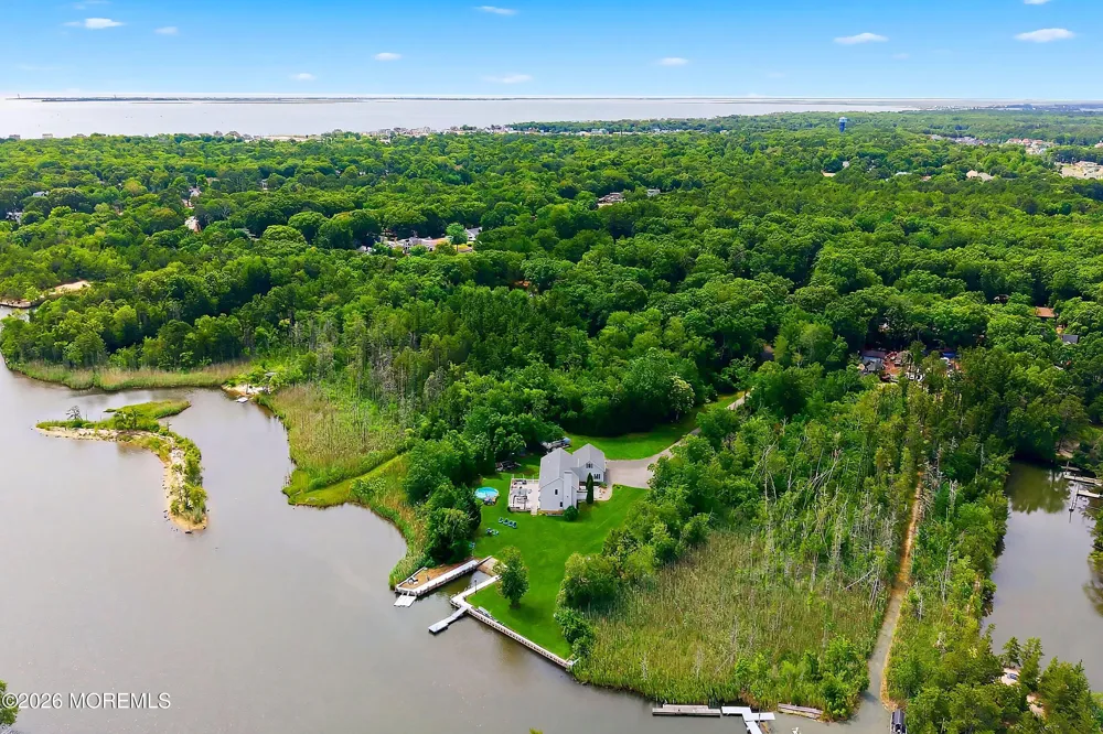 19 Bay Parkway Waretown, NJ 08758