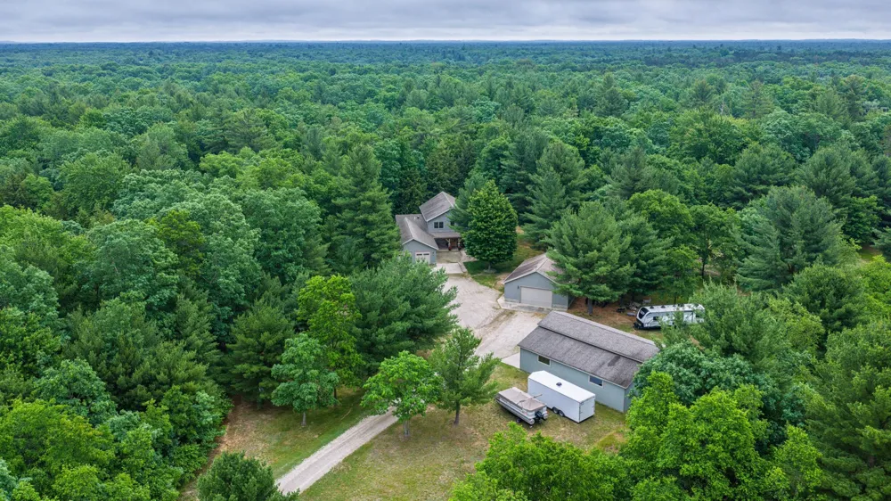 6068 S 142nd Avenue Rothbury, MI 49452