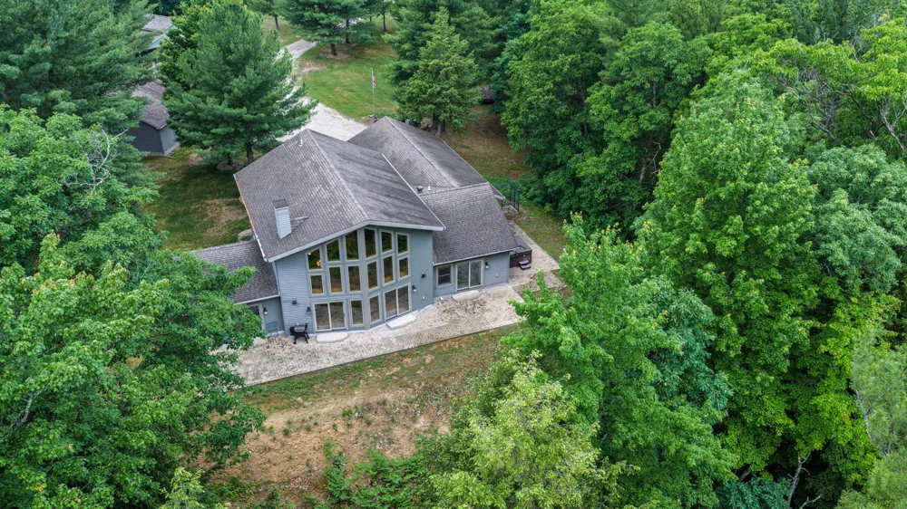 6068 S 142nd Avenue Rothbury, MI 49452