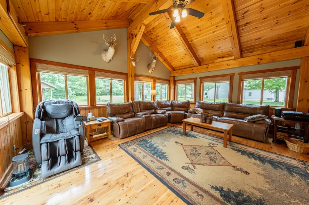 6068 S 142nd Avenue Rothbury, MI 49452