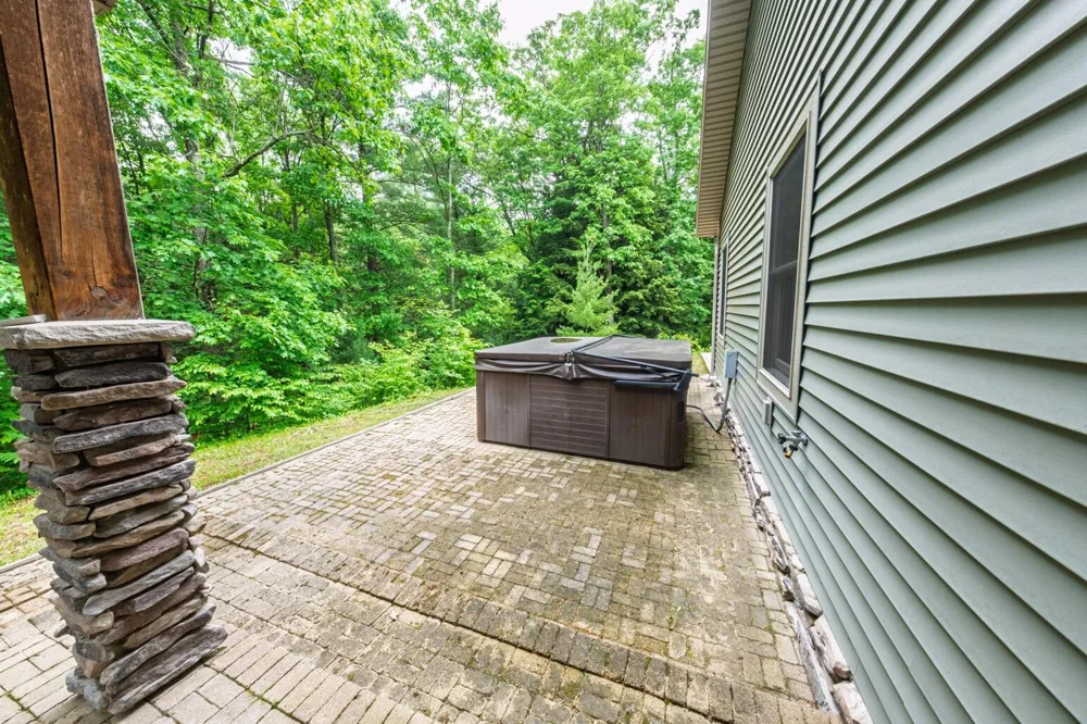 6068 S 142nd Avenue Rothbury, MI 49452