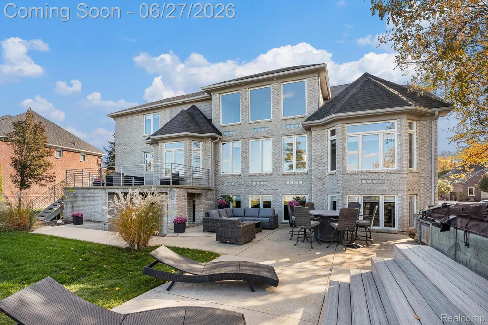 6535 Pond Drive Washington Township, MI 48094