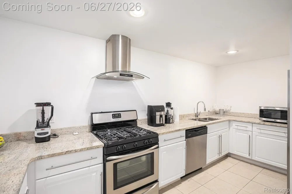 6535 Pond Drive Washington Township, MI 48094