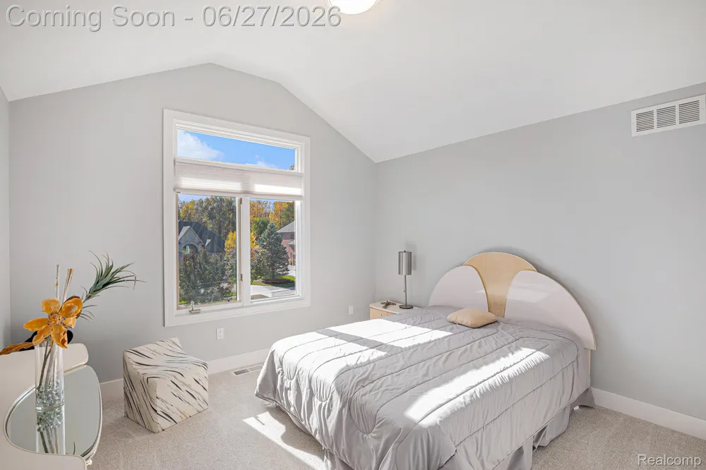 6535 Pond Drive Washington Township, MI 48094