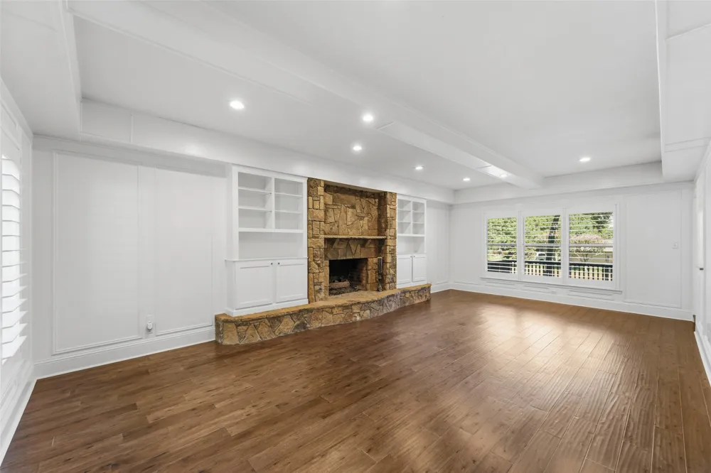 1404 Creekford Drive Arlington, TX 76012