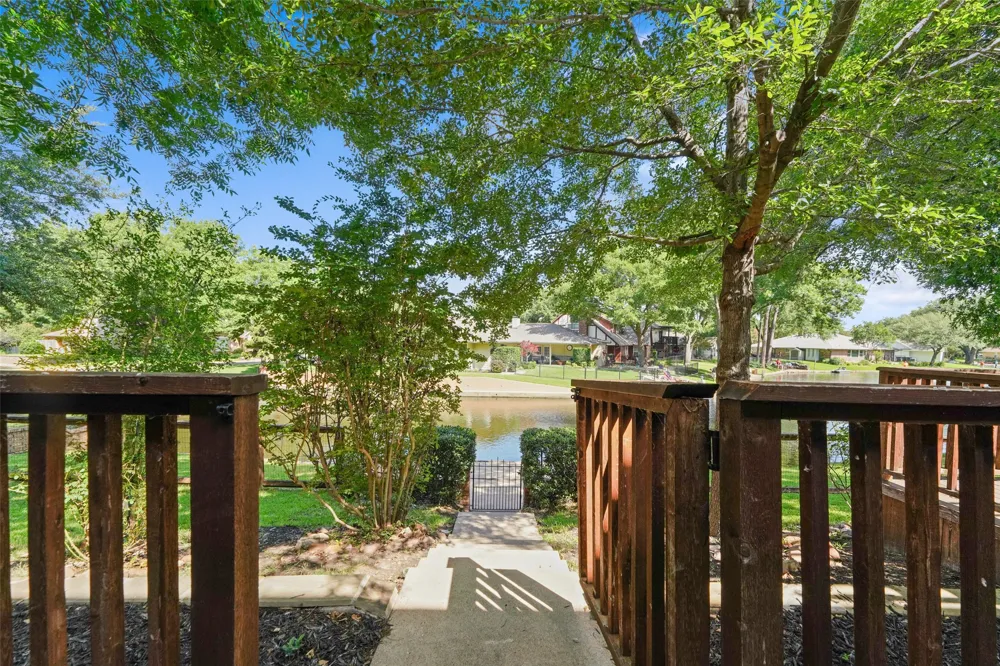 1404 Creekford Drive Arlington, TX 76012