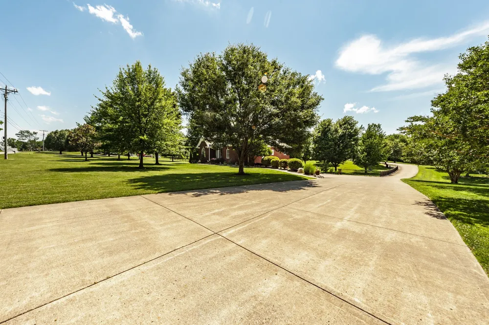 1820 Hygeia Rd Greenbrier, TN 37073