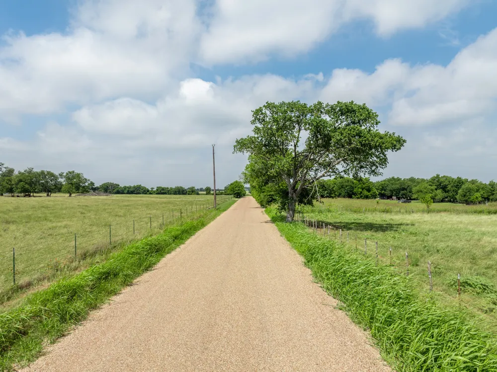 3725 CR 272 Oglesby, TX 76561